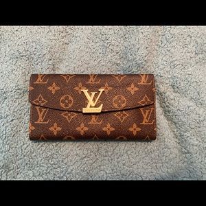 BROWN WALLET, NEW NEVER USED!